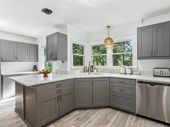 200 Jersey Ave N, Golden Valley, MN 55427