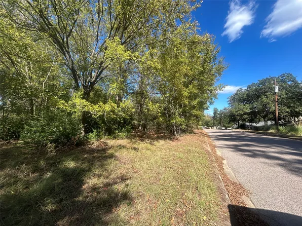 11 Bayshore Dr, Athens, TX 75752