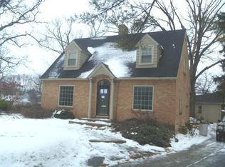 820 Roosevelt Rd, Woodstock, IL 60098