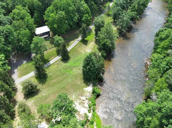 135 River Place Rd, Galax, VA 24333