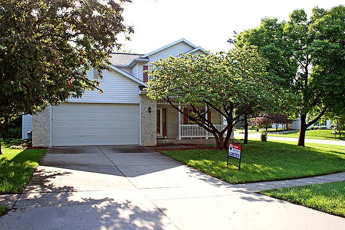 2nd image of 900 Vermont Cir