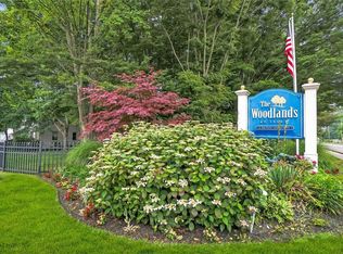 95 Cardinal Ln APT 1A, Islip, NY 11751