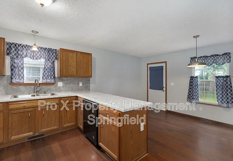 3119 W Water St — Photo 7