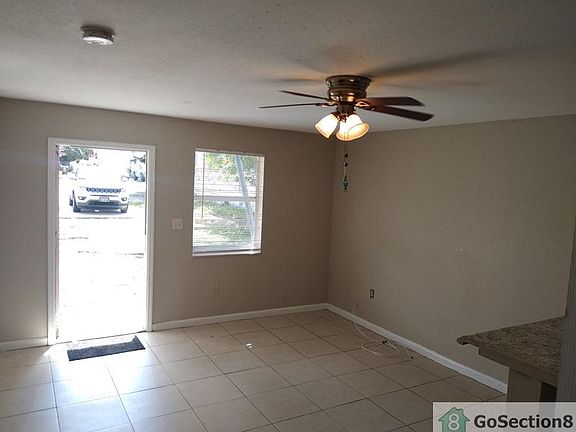 3rd image of 723 22nd St APT B