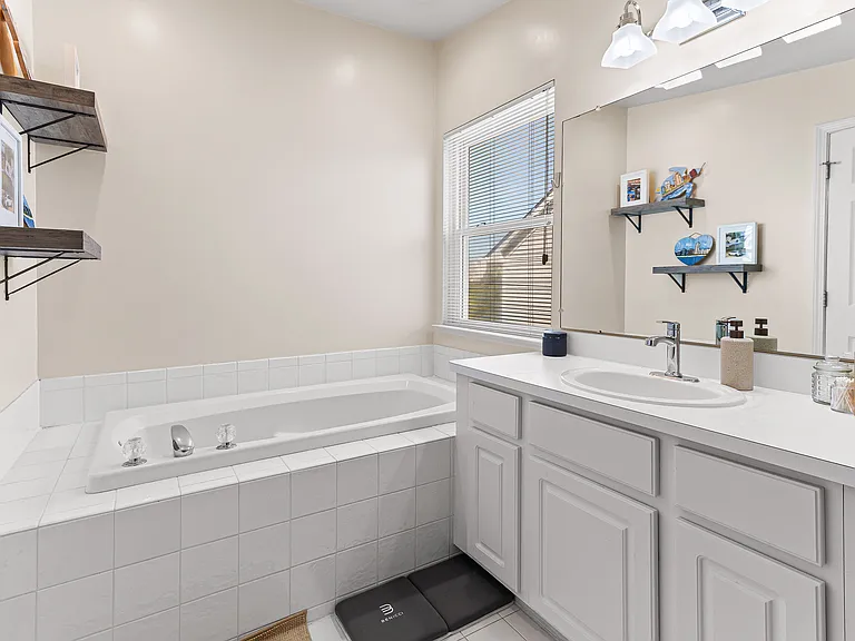 1484 Chapleau Dr — Photo 32