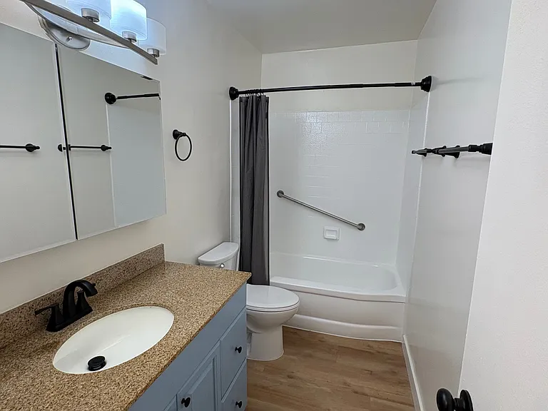 218 Loma Ave #3 — Photo 9