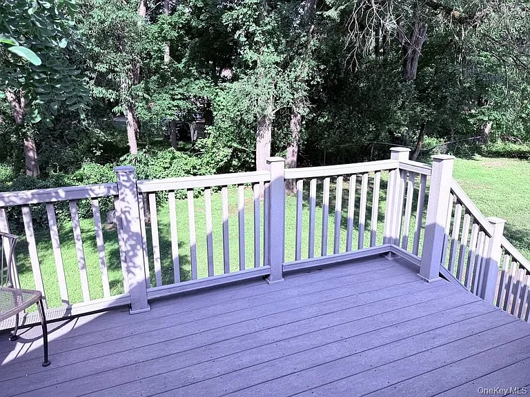 12 Lake Dr — Photo 4