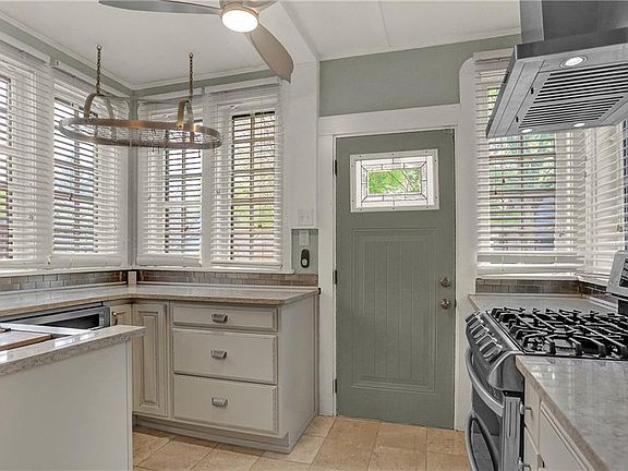 5th image of 591 Woodruff Place Middle Dr #A