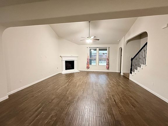 2nd image of 565 Lindisfarne Ln