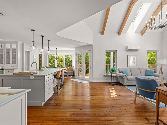 4th image of 149 Orchard Ave