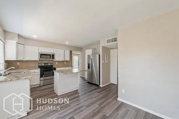 8609 Kensington Dr — Photo 13