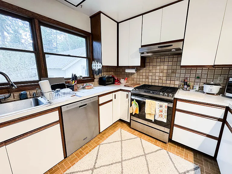 118 Wait Ave — Photo 11