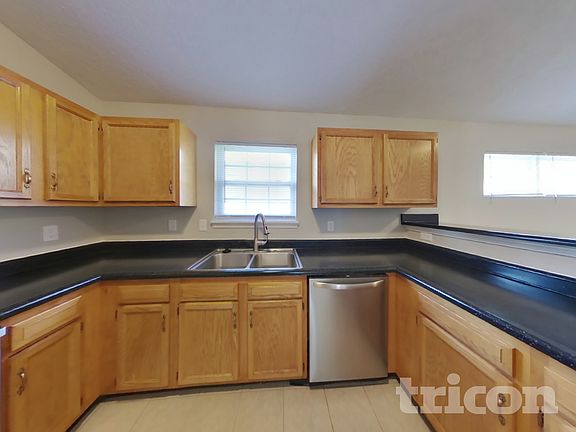 5th image of 1748 Long Lake Dr