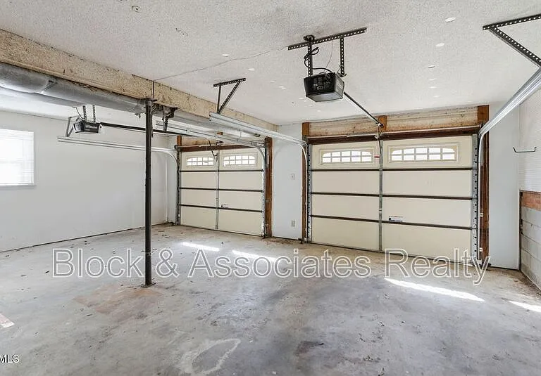 1200 Boxwood Ln — Photo 25