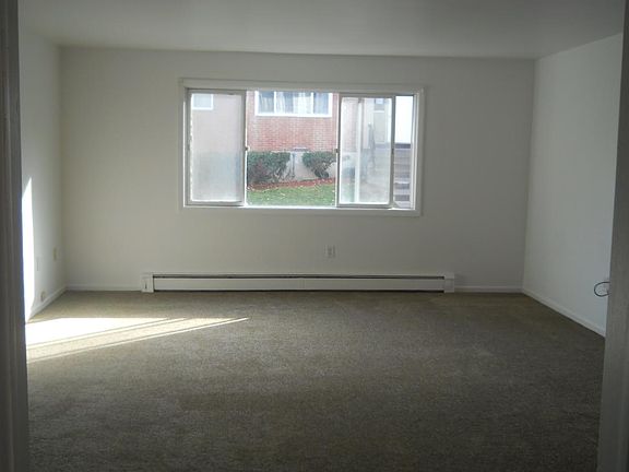 4th image of 15 Webster Ct APT 4