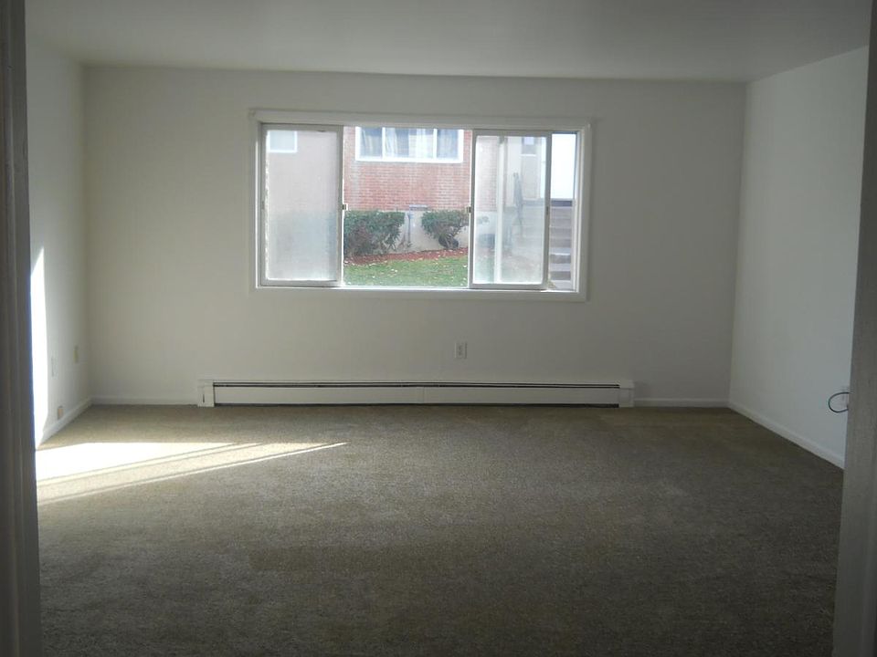 2nd image of 15 Webster Ct APT 2