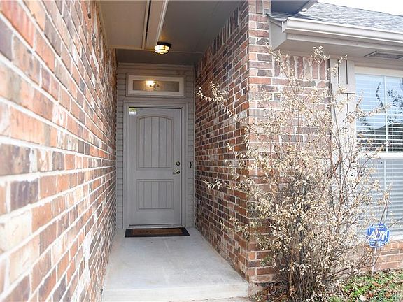2nd image of 2521 SE 89th Ter