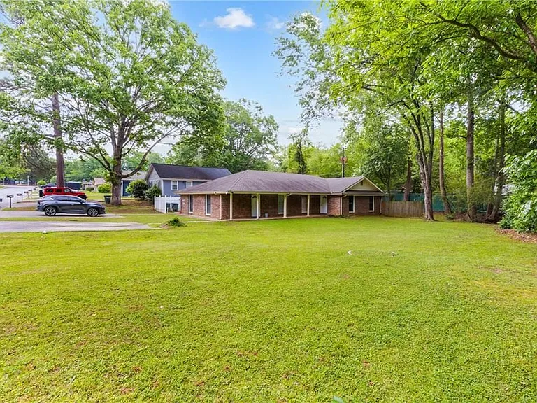 834 Wilson Cir — Photo 19