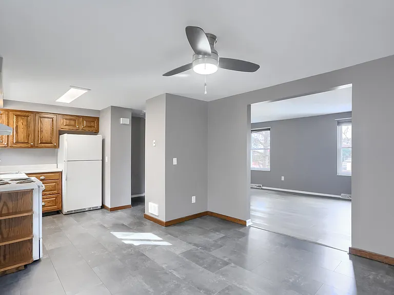 4286 Sample Ct — Photo 11