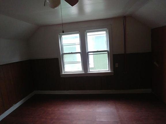 4th image of 29 E Woodlawn Ave #2