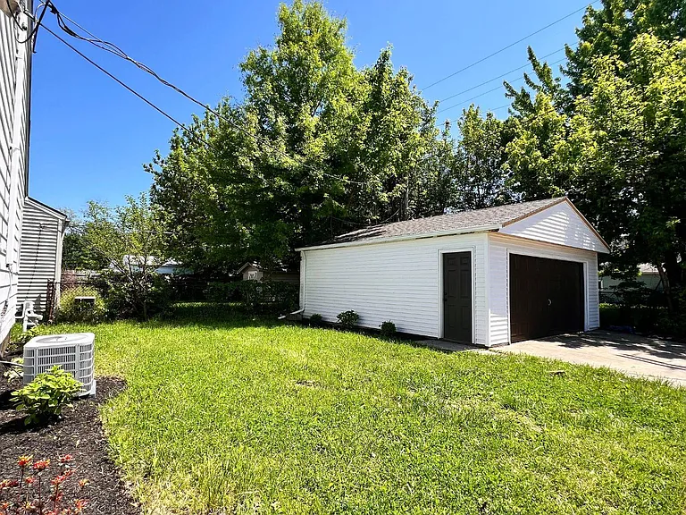 18917 Parkmount Ave — Photo 18