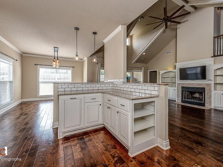 1408 NE Dysart Woods Ln — Photo 13