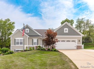 923 Soren Ct SE, Lowell, MI 49331