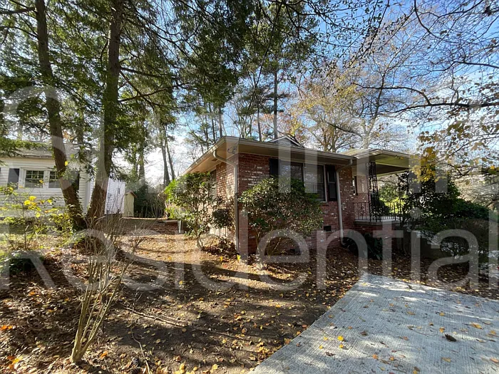 Building Photo - 911 Lindbergh Dr NE