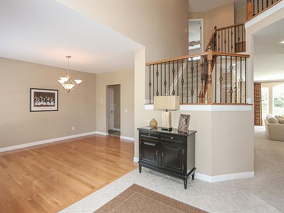 4th image of 141 Bridgewater Dr