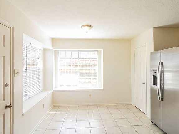 5th image of 4401 Spoonbill Dr