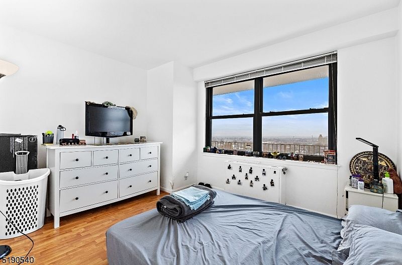 1st image of 285 Aycrigg Ave APT 18E