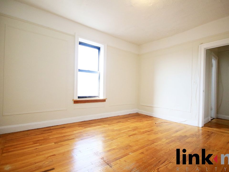 2nd image of 2978 E 196th St APT 4D
