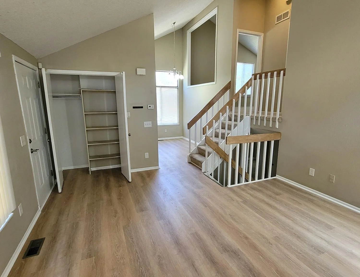 3 bed, 2.5 bath, 1438 sqft, $2,495 — Photo 3
