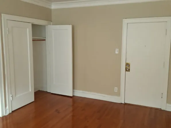 7852 S Eberhart Ave, Chicago, IL