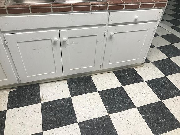 5th image of 4401 Poinsetta Dr APT B