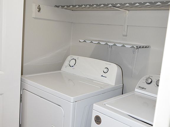 5th image of 410 Westwood Dr #410