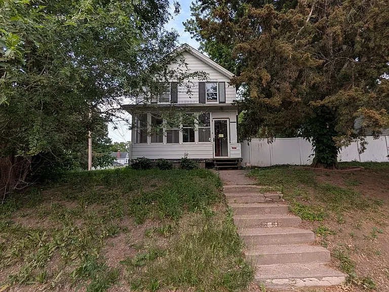 1935 Leclaire St — Photo 1