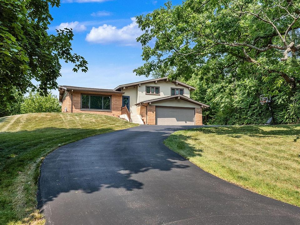 1st image of W276N1228 Spring Hill DRIVE
