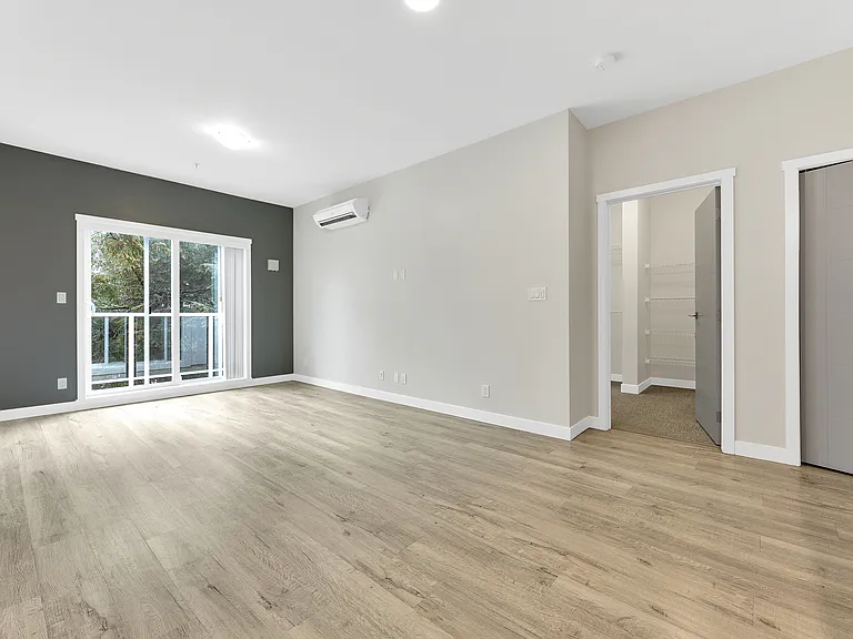 1060 Goldstream Ave — Photo 5