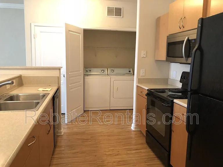 8290 Gate Pkwy W #1019 — Photo 7