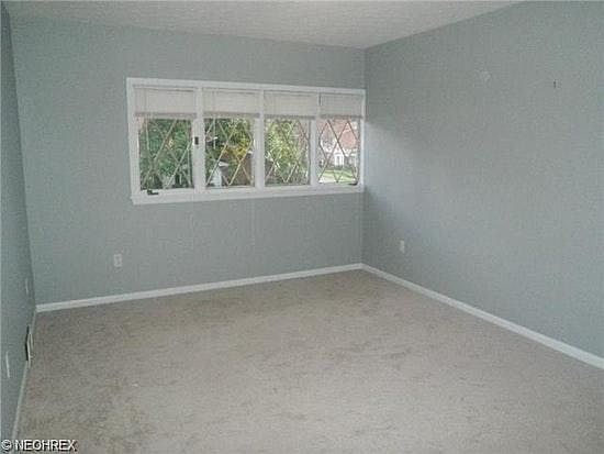 bedroom W/ walk in closet