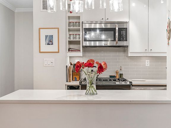 4th image of 191 Willoughby St APT 7A