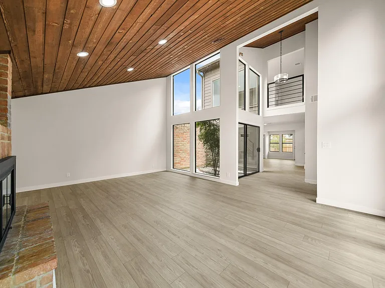 3010 Manila Ln — Photo 12