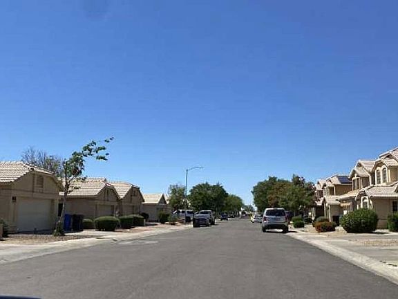 Exterior Neighborhood (street photo)