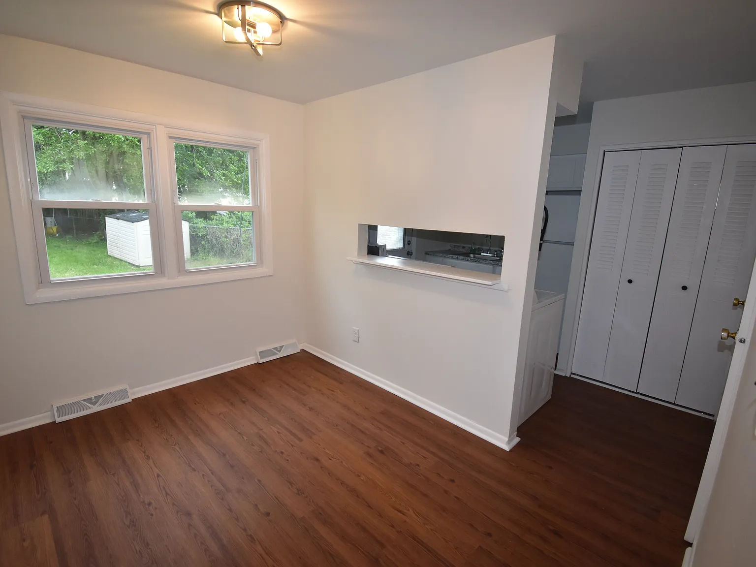 3 bed, 1.5 bath, 1008 sqft, $2,300 — Photo 4