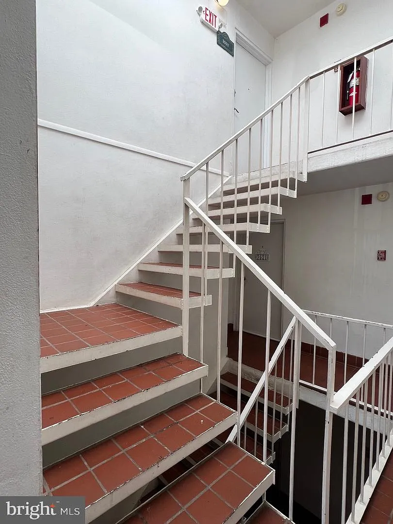 1 bed, 688 sqft, $1,570 — Photo 2