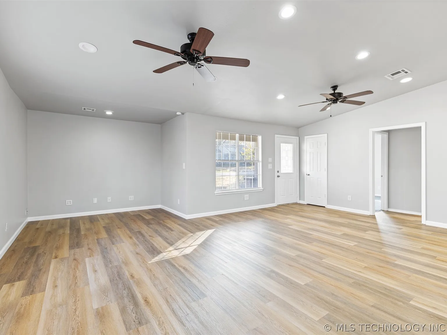 2 bed, 1.0 bath, 1116 sqft, $1,350 — Photo 4