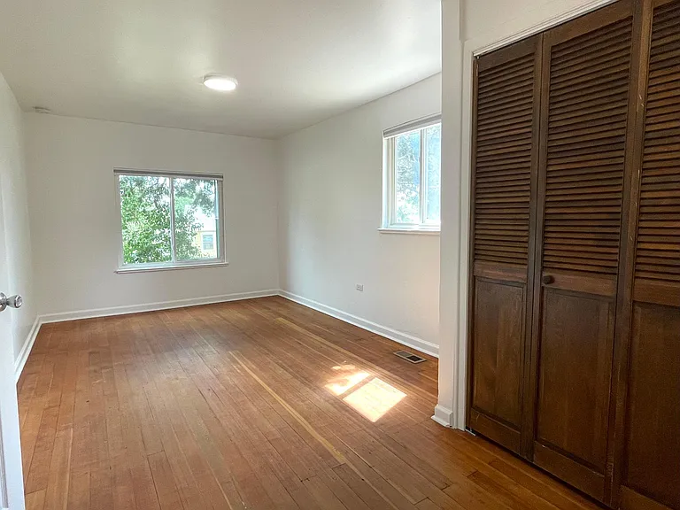 4895 Beach Ct — Photo 10