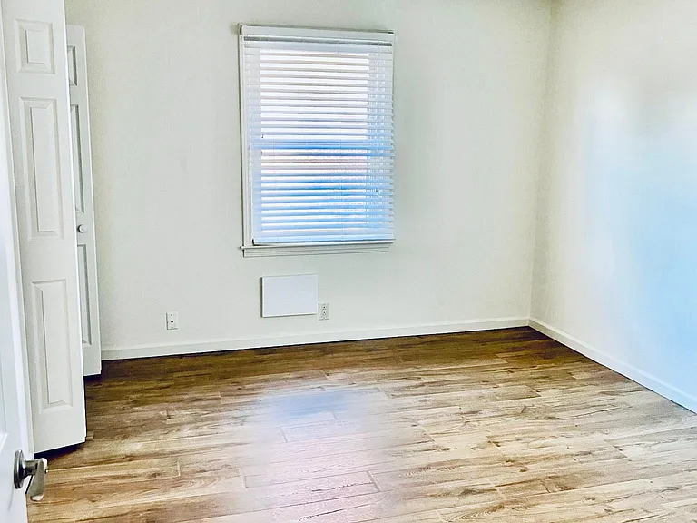 2905 Burch Ave #8 — Photo 19