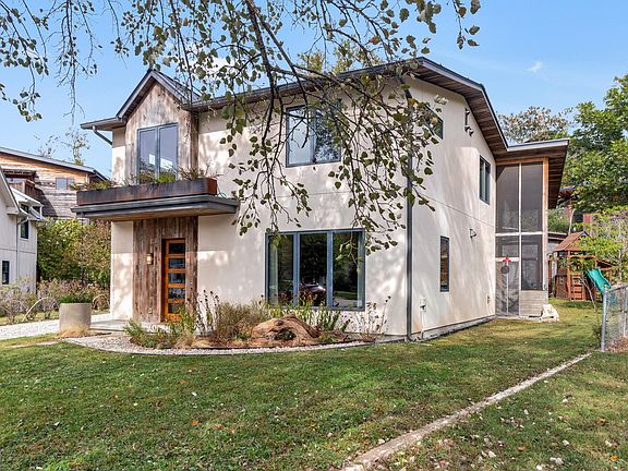 3rd image of 501 Village Ct
